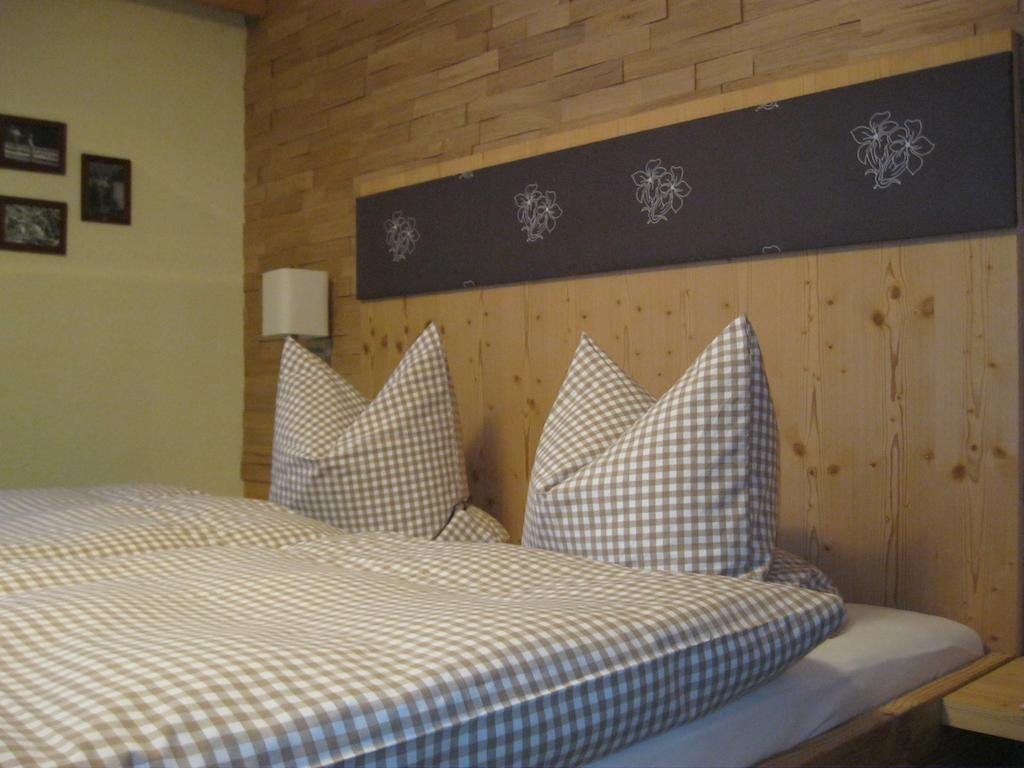 Gästehaus Sahler Gaschurn Zimmer foto